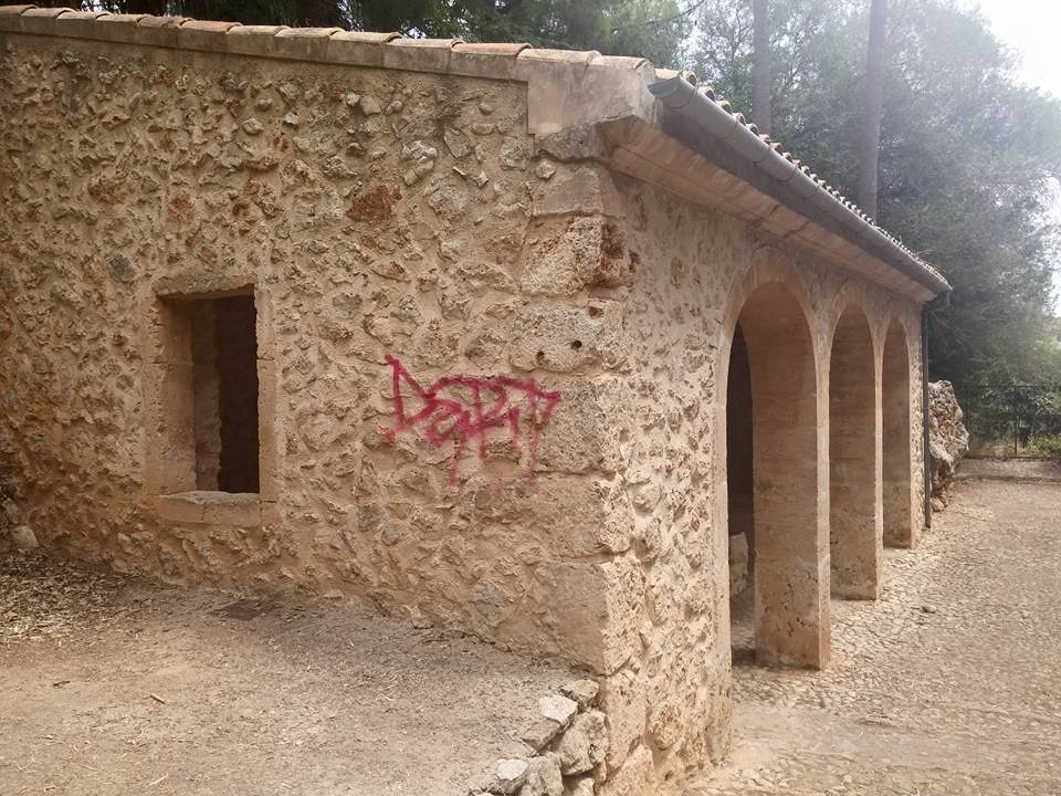 Pintades a Pina contra el patrimoni de tots