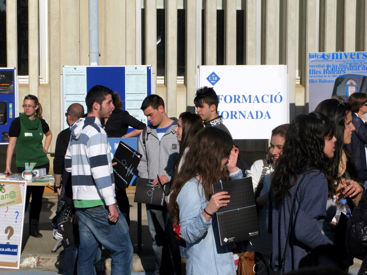 La Sala destina 12.000 euros a becar els universitaris o estudiants de grau superior del poble