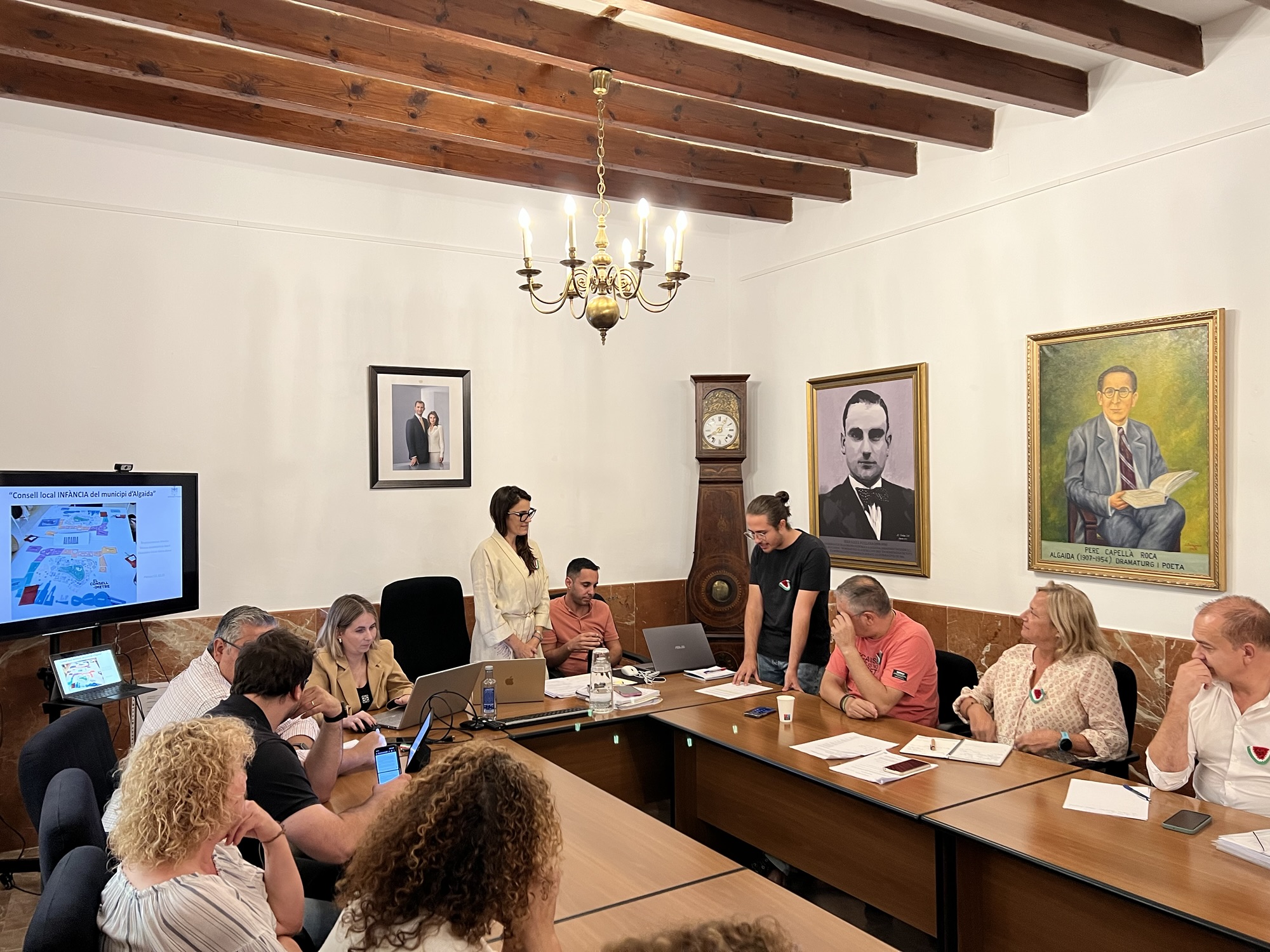 Crònica del plenari del mes d’octubre de 2025, en el qual Adrià Argués prengué possessió de nou regidor.